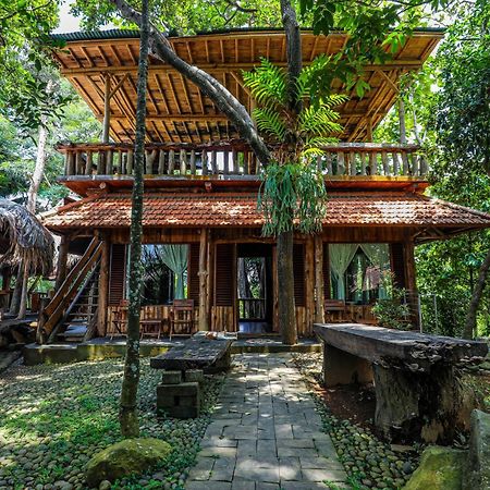 Omunity Bali Hotel Singaraja Exterior foto