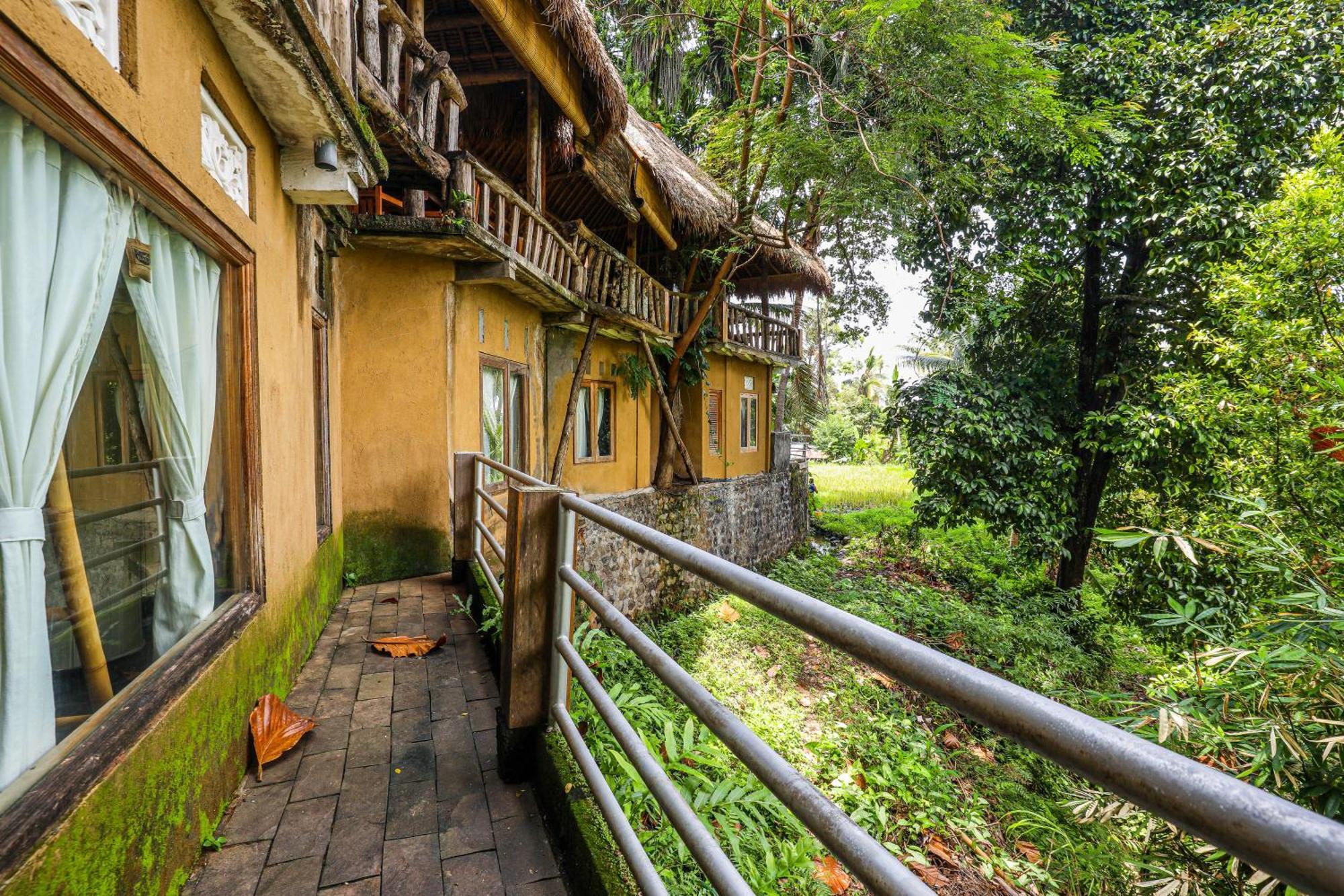 Omunity Bali Hotel Singaraja Exterior foto